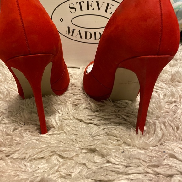 Steve Madden Lovey Red Nubuck (4 inch Heel) - Picture 3 of 8